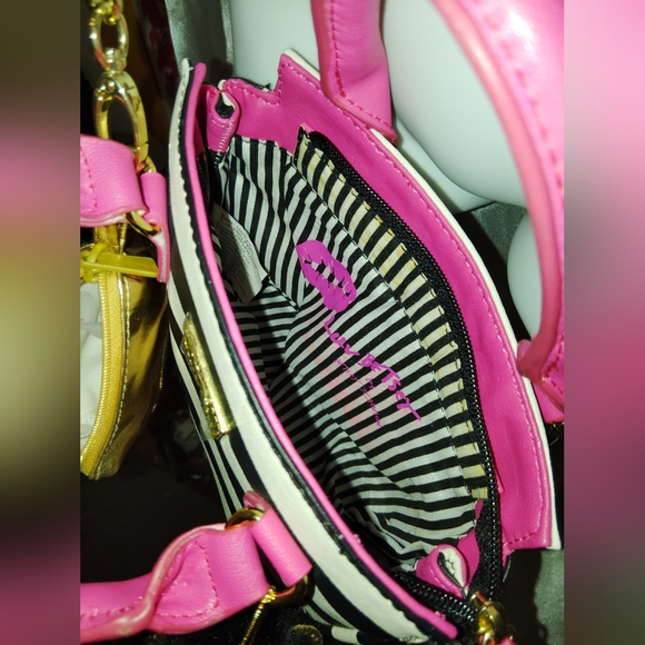 Super cute Betsey Johnson polka dot striped crossbody purse with embellishments - Picture 5 of 14